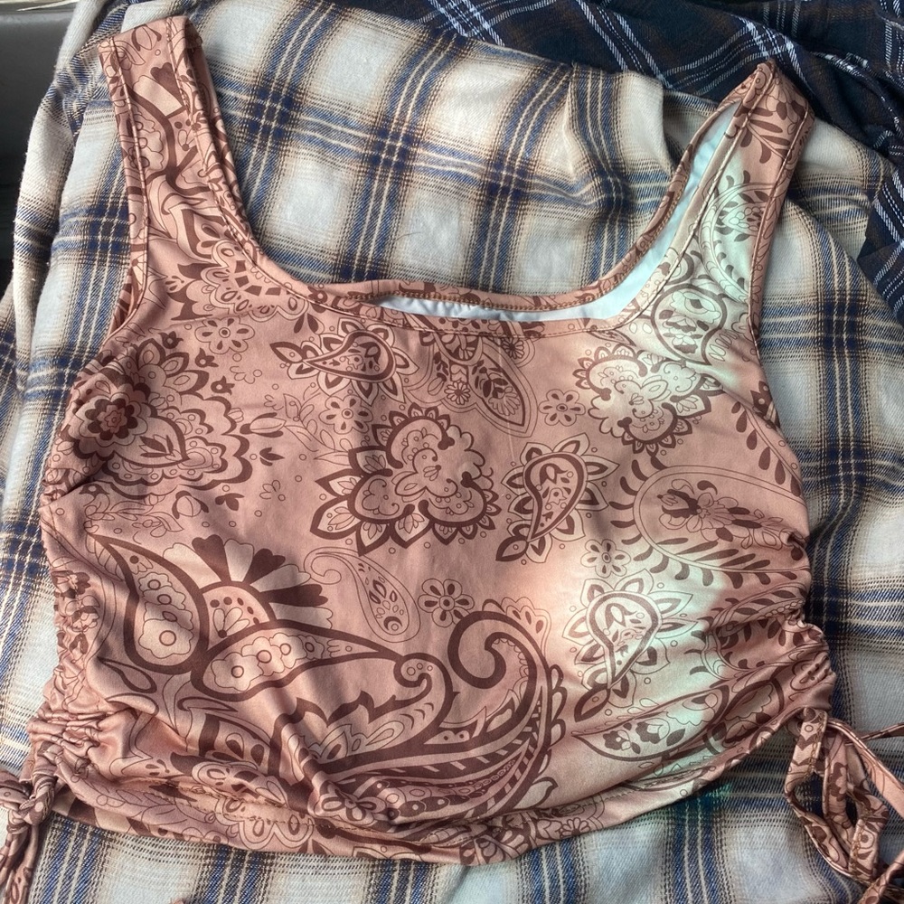 Bandana print tank crop - Picture 2 of 3